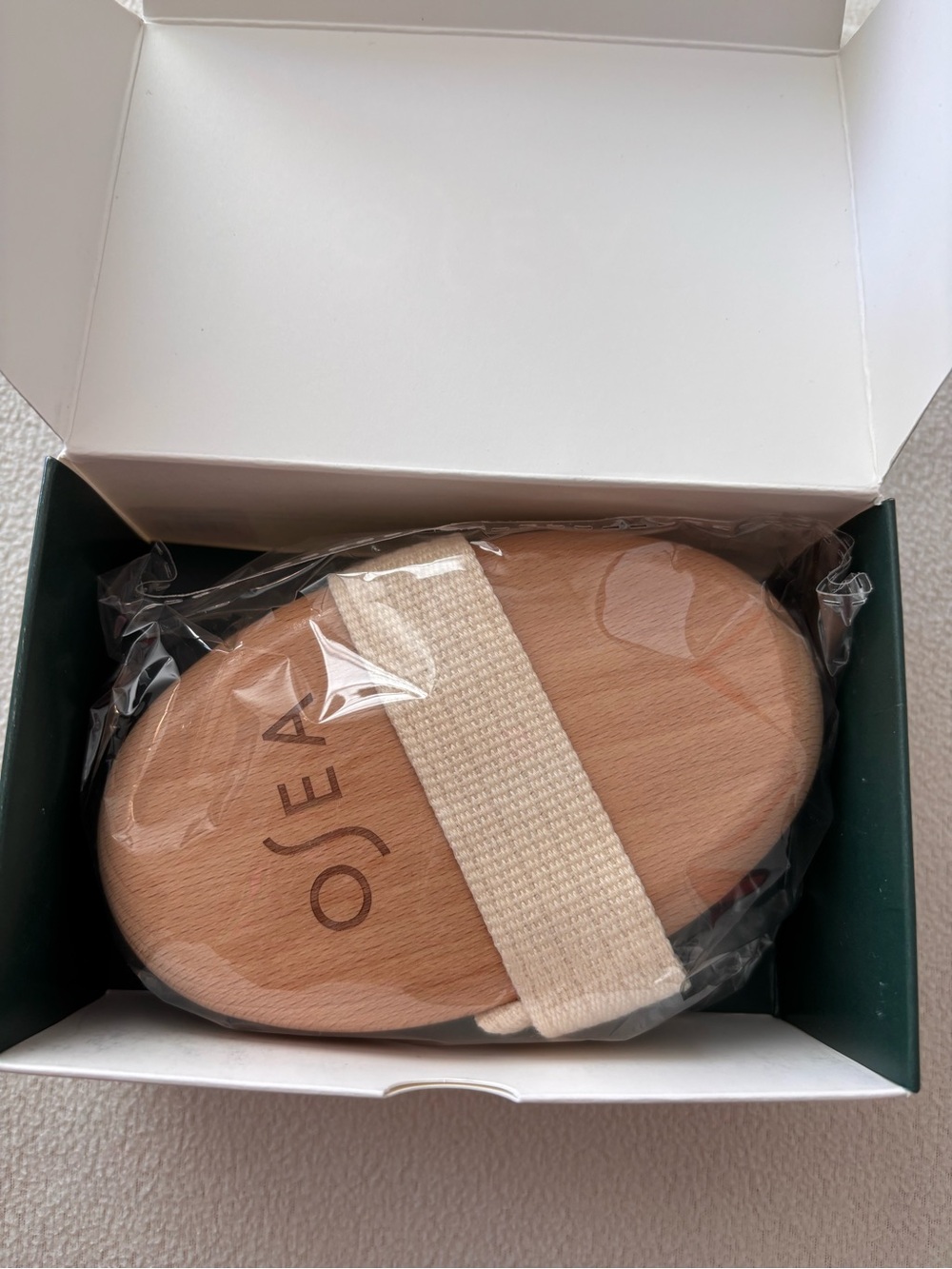 Sea Plant-Based Body Brush in Natural Beige and Light Wood - Picture 5 of 9